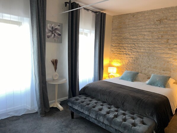 مكواة/لوح كي وواي فاي وملاءات أسرّة