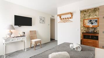 1 slaapkamer, een strijkplank/strijkijzer, wifi, beddengoed