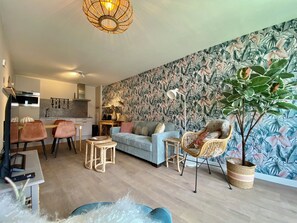 Smart TV - Luxury apartment 4P with wellness access, 2 bedrooms, 2 x bathroom, WLAN, parking permit (Egmond aan zee)