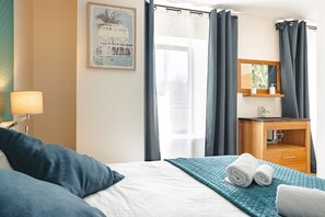 1 bedroom, iron/ironing board, WiFi, bed sheets - Aimy Room – Bright, Welcoming, and Full of Life (Aigrefeuille-d'Aunis)