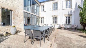 Outdoor dining - Aimy Room – Bright, Welcoming, and Full of Life (Aigrefeuille-d'Aunis)