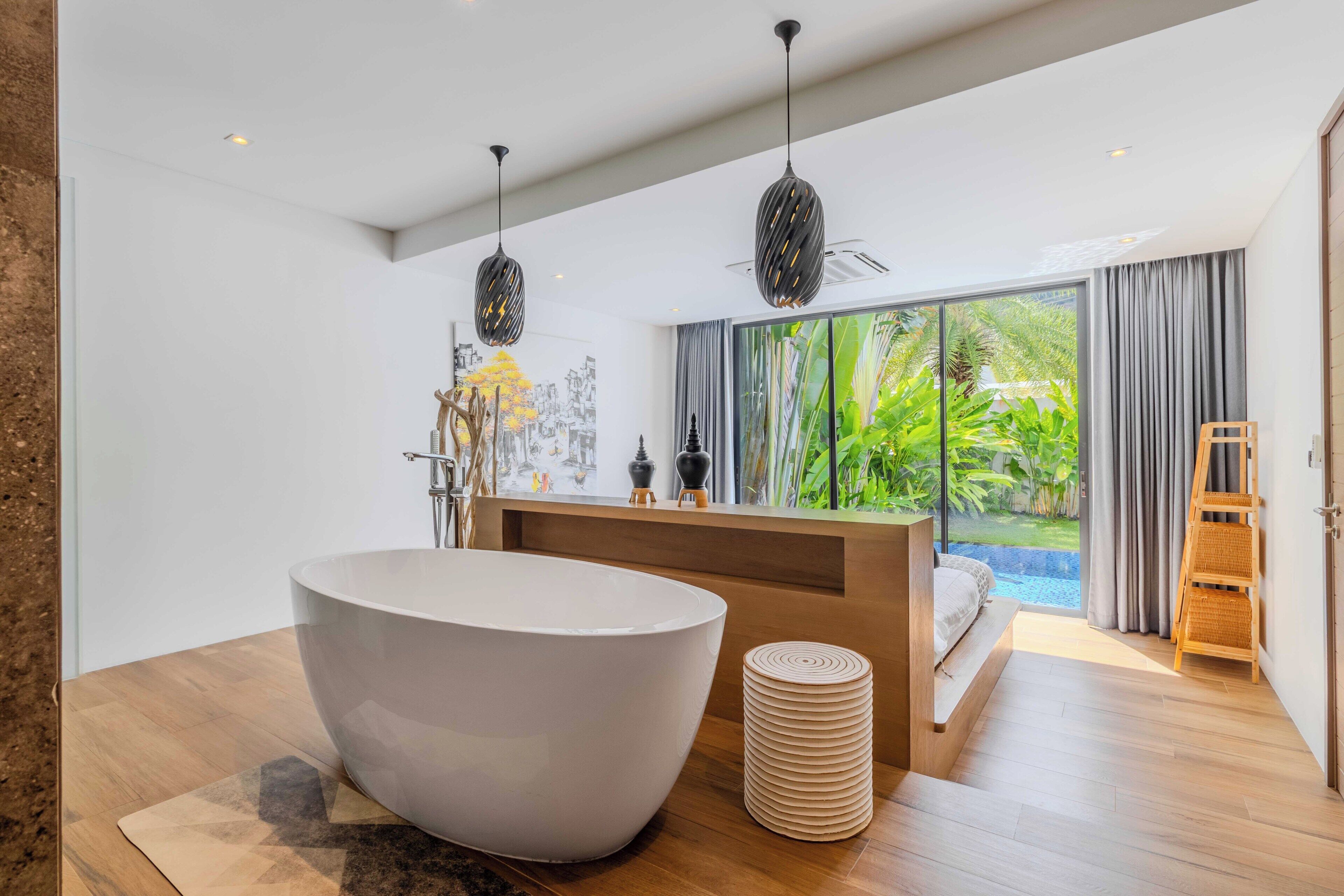 Private spa tub