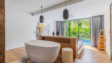 Private spa tub