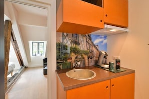 Apartment, Courtyard View | Interior - puits de jouvence (Bourges)