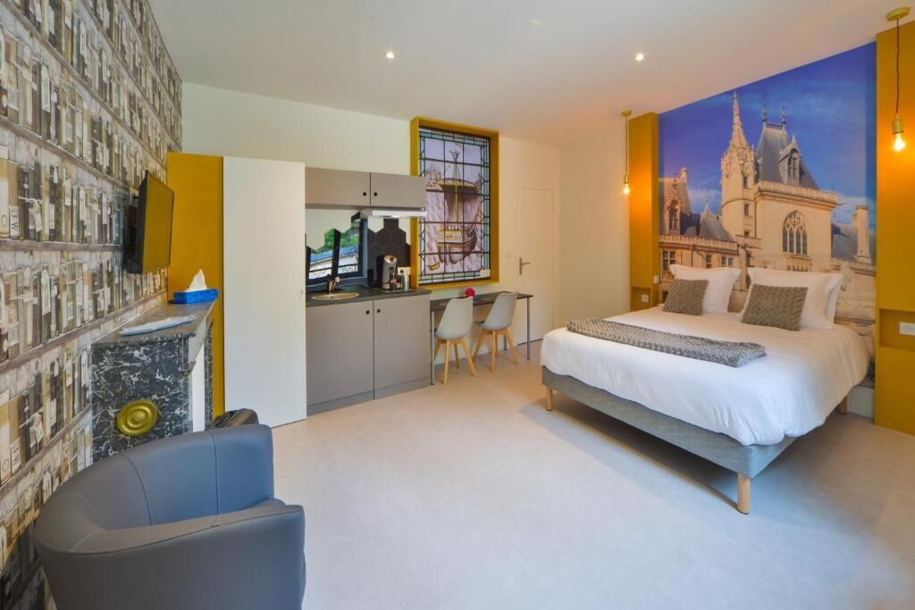 Apartment, Courtyard View