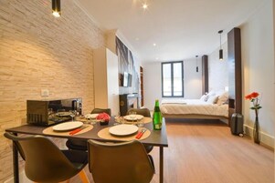 Apartment, Courtyard View | Dining