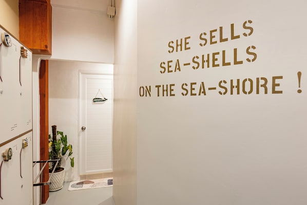 8 Beds Mixed Dorm | Bathroom | Shower, hair dryer, slippers, towels - Sweett Lemon Hostel (Patong)