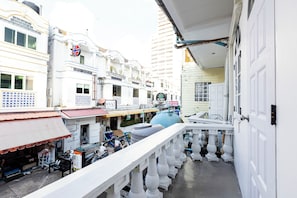 6 Beds Female Dorm | Terrace/patio