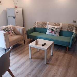 TV - Holiday Apartment 'Tosca 5' with Balcony and Air Conditioning (Pisa)