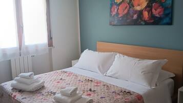 1 bedroom, bed sheets