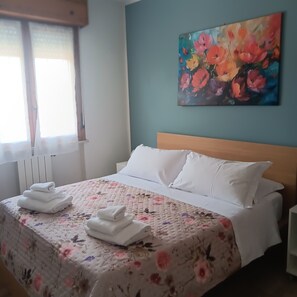 1 bedroom, bed sheets - Holiday Apartment 'Tosca 5' with Balcony and Air Conditioning (Pisa)