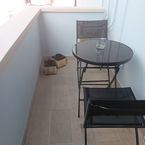 Outdoor dining - Holiday Apartment 'Tosca 5' with Balcony and Air Conditioning (Pisa)
