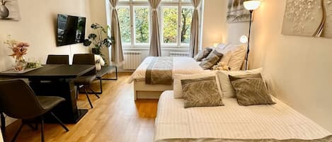 2 bedrooms, in-room safe, iron/ironing board, free WiFi