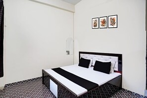 Standard Room | Rollaway beds, free WiFi, bed sheets - Vasundhara Garden (Pukhrayan)