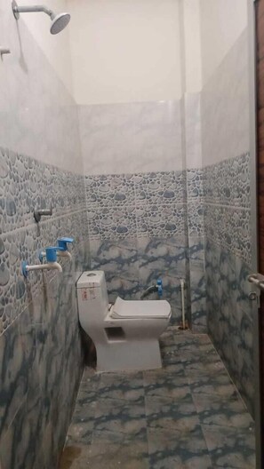 Dusche, Handtücher, Seife, Shampoo
