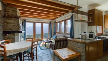 Villa, 3 Bedrooms, Private Pool, Garden View | Interior