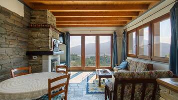 Villa, 3 Bedrooms, Private Pool, Garden View | Living room