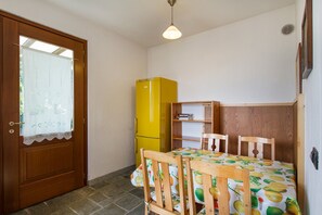 Villa, 3 chambres, piscine privée, vue jardin | Salle à manger