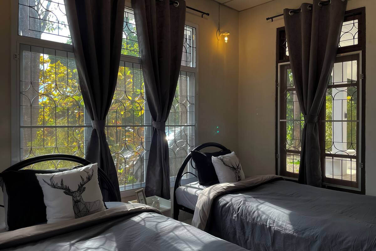 House | Iron/ironing board, free WiFi