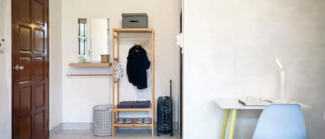 House | Iron/ironing board, free WiFi