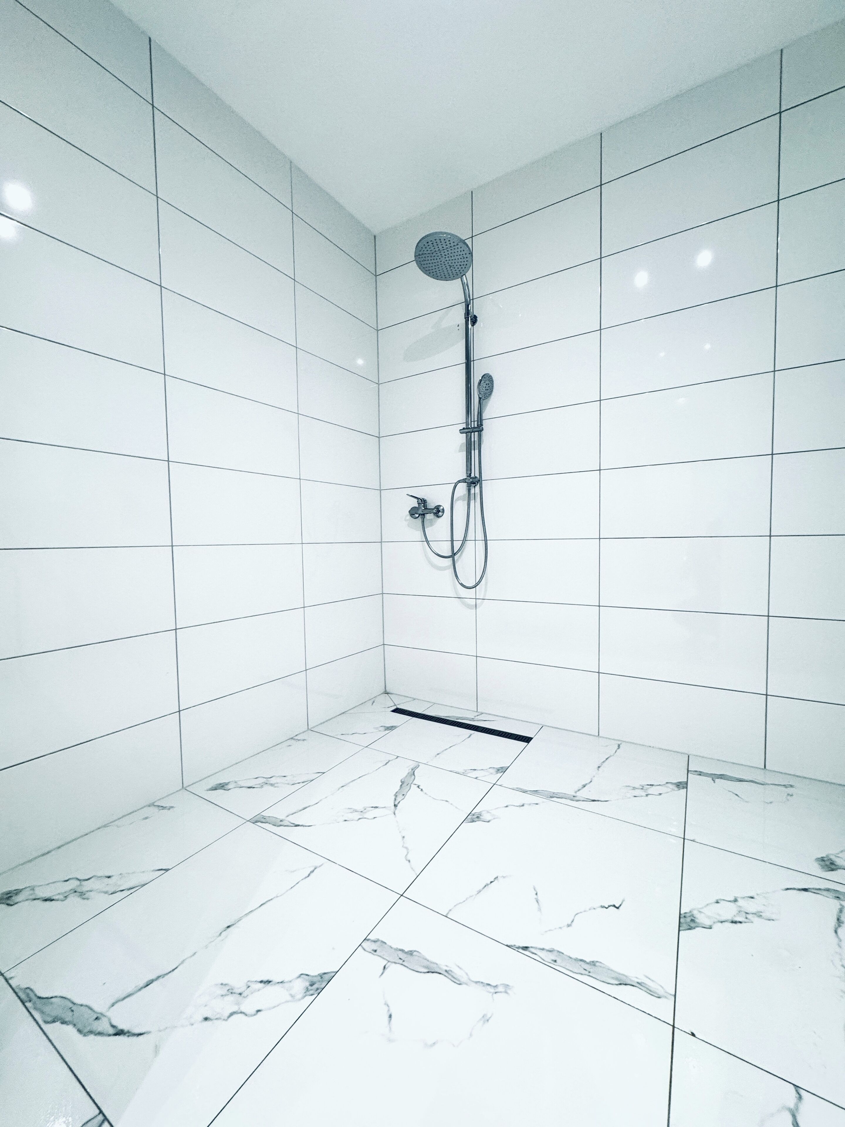 Basic-Apartment | Badezimmer | Dusche, kostenlose Toilettenartikel, Haartrockner, Handtücher