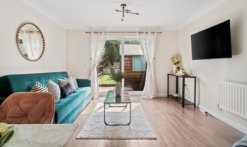 Beautiful accommodation, good for long time stay.2 bedrooms house in quiet place