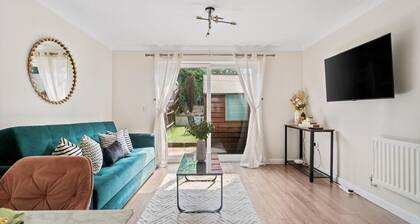 Beautiful accommodation, good for long time stay.2 bedrooms house in quiet place