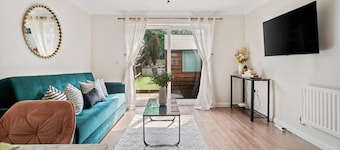 Beautiful accommodation, good for long time stay.2 bedrooms house in quiet place