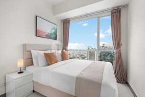 Desk, laptop workspace, iron/ironing board, free WiFi - Nahara by Kozystay - Kuningan (Jakarta)