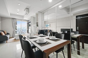 Apartemen, 2 kamar tidur, pemandangan kota | Ruang makan