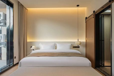 Classic Double Room, Hill View | Desk, free WiFi