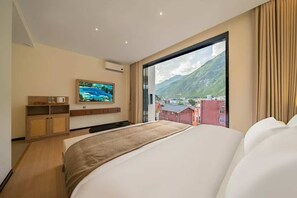 Classic Double Room, Hill View | Desk, free WiFi - Yemuqingshan  (Ngawa Autonomous Prefecture)