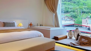 A bedroom with a bed, bedside lamp, and a window with curtains. - Yemuqingshan  (Ngawa Autonomous Prefecture)