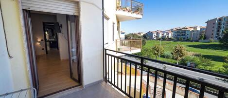 Apartment, Balkon, Stadtblick | Balkon