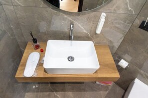 Condo, Balcony, City View | Bathroom