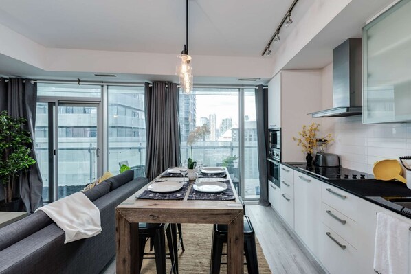 Fridge, microwave, oven, stovetop