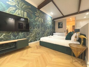 Luxury Studio Suite | Premium bedding, down comforters, laptop workspace, blackout drapes - Atlas Apartments  (Bergamo)