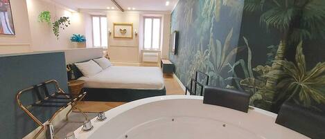 Suite Studio Luxe | Bain à remous privé