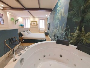 Luxury Studio Suite | Private spa tub - Atlas Apartments (Bergamo)