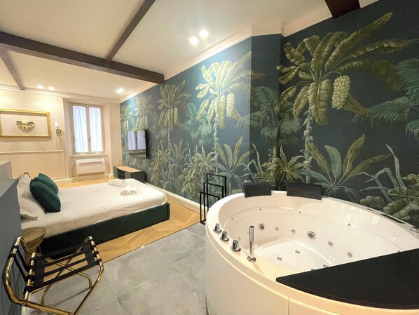 Luxury Studio Suite | Private spa tub - Atlas Apartments  (Bergamo)
