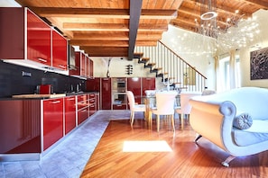 Luxury Penthouse, City View | Private kitchen | Fridge, microwave, oven, stovetop - Atlas Apartments (Bergamo)