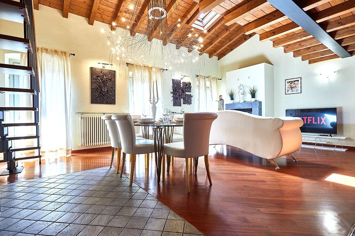 Attico Luxury, vista città | Area soggiorno