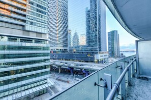 Property grounds - RivetStays | The York Family Suite – 1 Bedroom Condo in Downtown Toronto (Toronto)