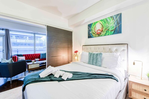 1 bedroom, iron/ironing board, WiFi, bed sheets - RivetStays | The York Family Suite – 1 Bedroom Condo in Downtown Toronto (Toronto)