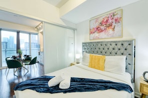 2 habitaciones, tabla de planchar con plancha, wifi y ropa de cama