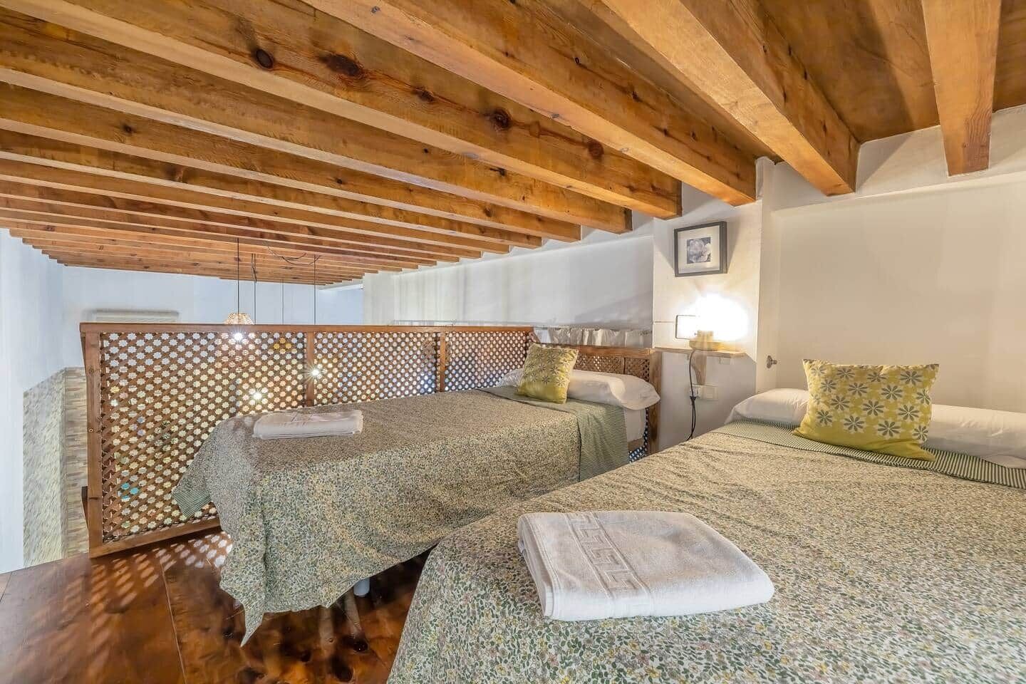 2 slaapkamers, een strijkplank/strijkijzer, reisbedje, gratis wifi