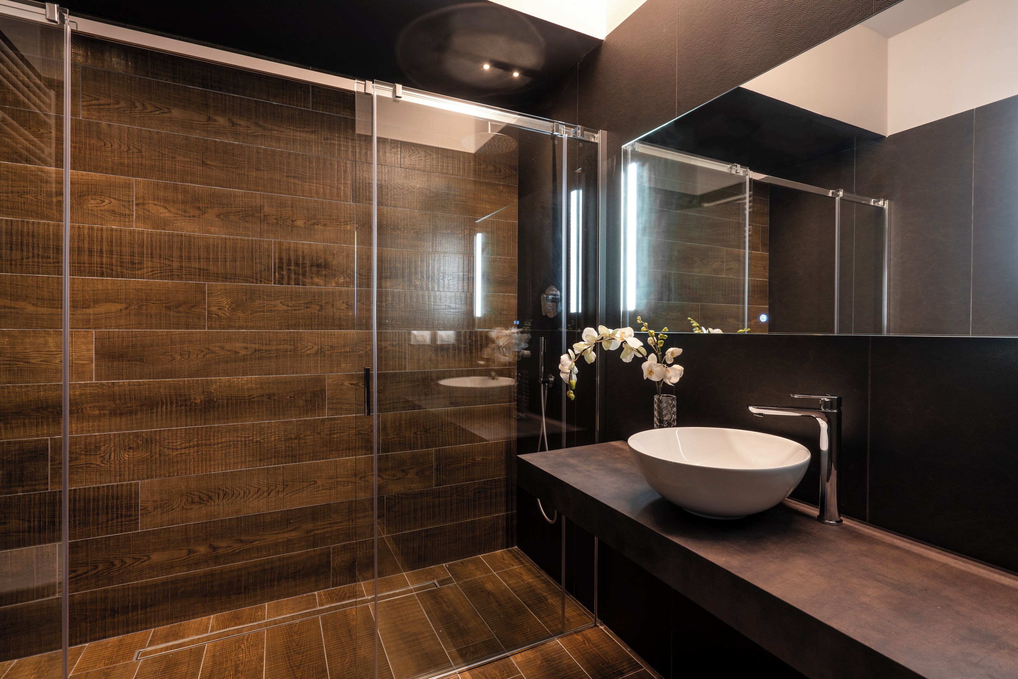 Shower, perlengkapan mandi gratis, pengering rambut, dan handuk