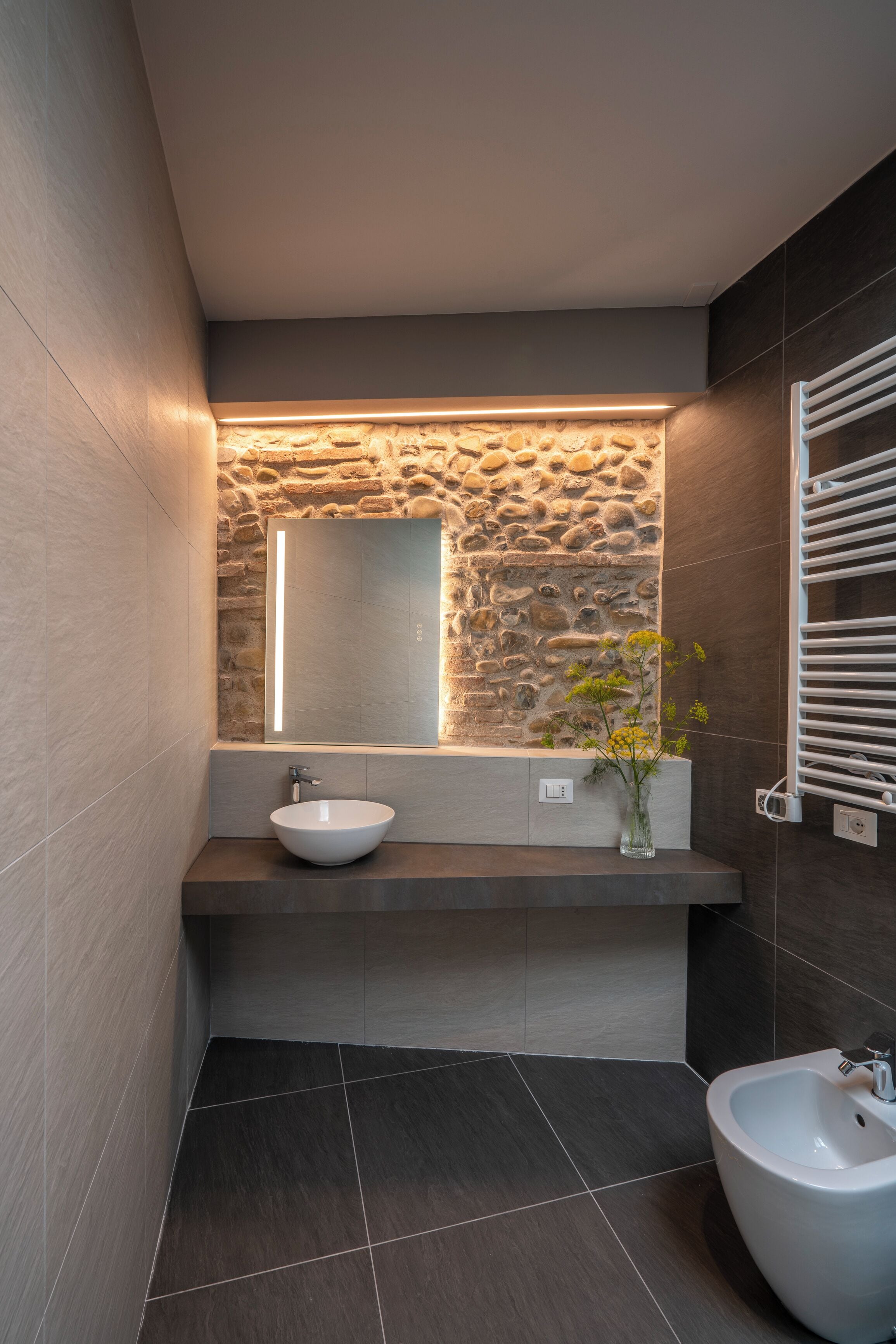 Dusj, toalettartikler (inkludert), hårføner og håndklær