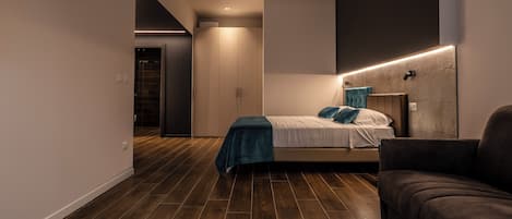 Astoria Boutique 2 people | In-room safe, blackout drapes, soundproofing, iron/ironing board