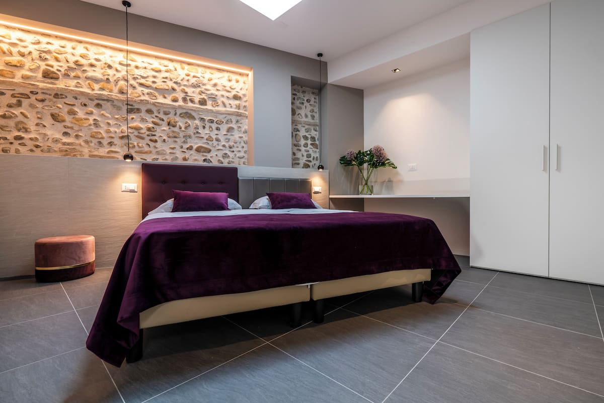 Astoria Boutique 3 people | In-room safe, blackout curtains, soundproofing